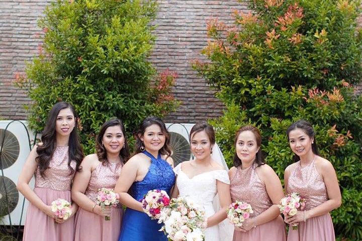 Something glittery for your bridesmaids? We have it here. Just visit our shop.